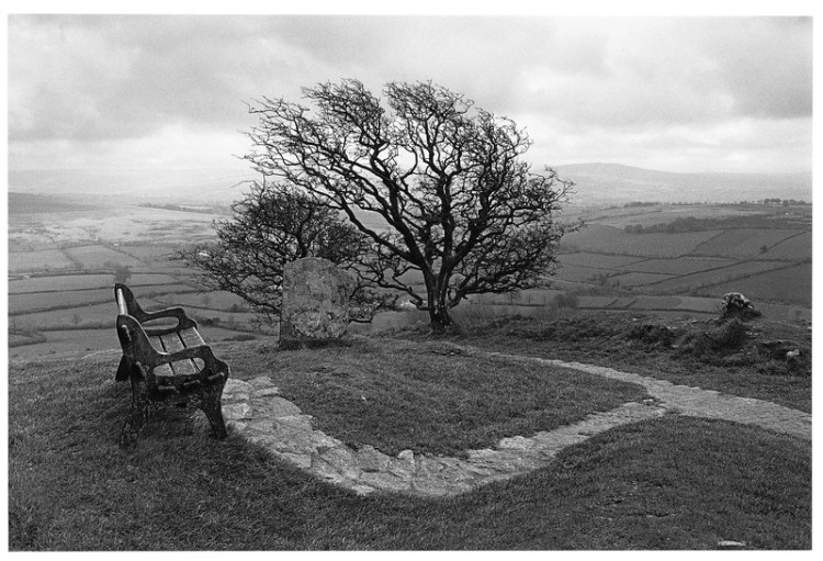 St Michaels Churchyard, Brentor 1987.jpg